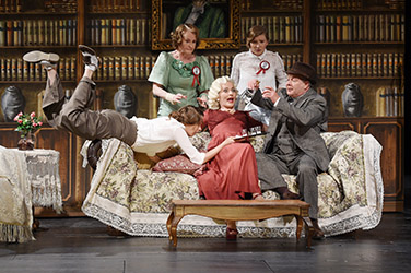 Der Titelheld ist ein großer weißer Hase... - Kulturkanal Ingolstadt