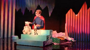 "Superheld" Steven Cloos vom Jungen Theater las...